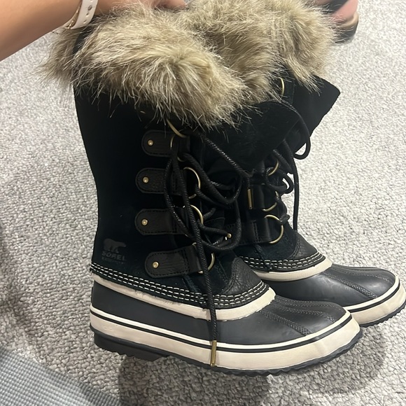BRAND NEW Sorel boots - Picture 2 of 3